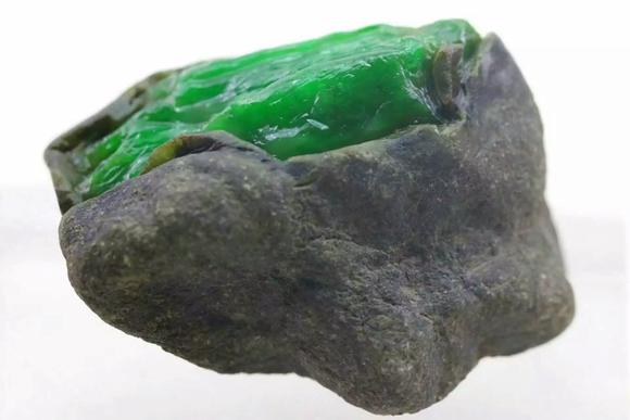 冰种翡翠原石翡翠毛料冷知识-第4张图片-翡翠网 冰种翡翠原石翡翠毛料冷知识-第4张图片-翡翠网