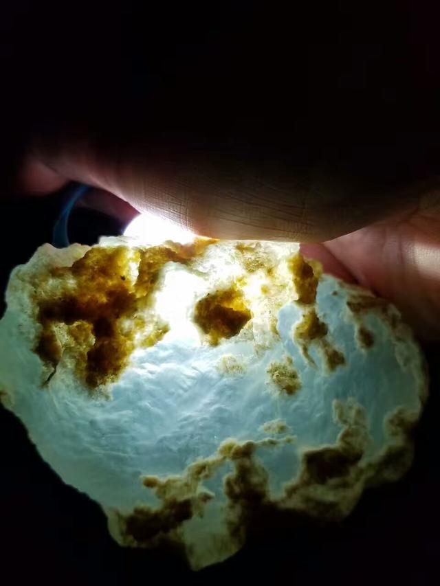 冰种翡翠原石翡翠毛料冷知识-第10张图片-翡翠网 冰种翡翠原石翡翠毛料冷知识-第10张图片-翡翠网