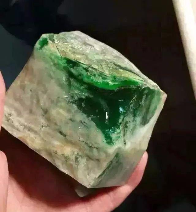 一个亿的翡翠原石,翡翠原石丢了10年-第2张图片-翡翠网 一个亿的翡翠原石,翡翠原石丢了10年-第2张图片-翡翠网