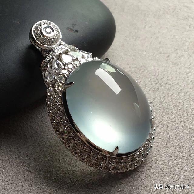 糯冰种翡翠吊坠多少钱,冰种翡翠吊坠一般价格-第1张图片-翡翠网 糯冰种翡翠吊坠多少钱,冰种翡翠吊坠一般价格-第1张图片-翡翠网