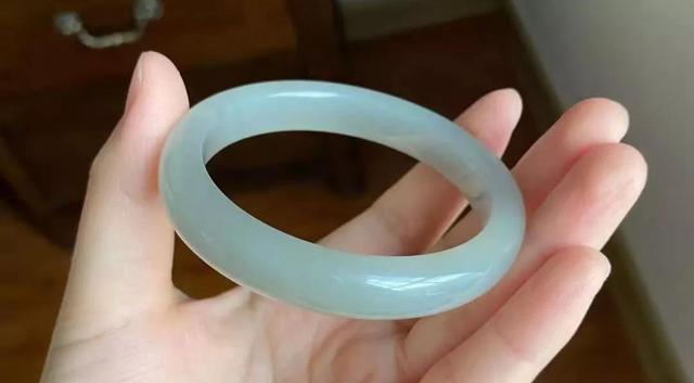 翡翠加宽手镯的简单介绍-第4张图片-翡翠网 翡翠加宽手镯的简单介绍-第4张图片-翡翠网