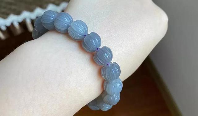 翡翠加宽手镯的简单介绍-第5张图片-翡翠网 翡翠加宽手镯的简单介绍-第5张图片-翡翠网