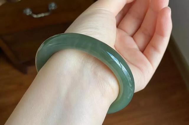 翡翠加宽手镯的简单介绍-第8张图片-翡翠网 翡翠加宽手镯的简单介绍-第8张图片-翡翠网
