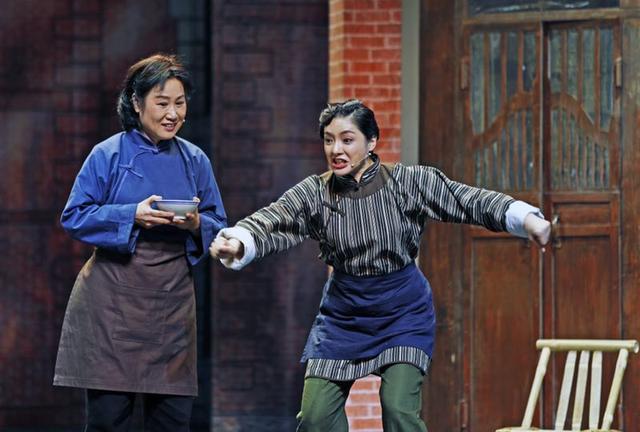 糯冰种翡翠手镯值钱吗上海冰雪翡翠手镯-第4张图片-翡翠网 糯冰种翡翠手镯值钱吗上海冰雪翡翠手镯-第4张图片-翡翠网