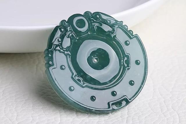 关于蓝水翡翠原石冰种的信息-第5张图片-翡翠网 关于蓝水翡翠原石冰种的信息-第5张图片-翡翠网