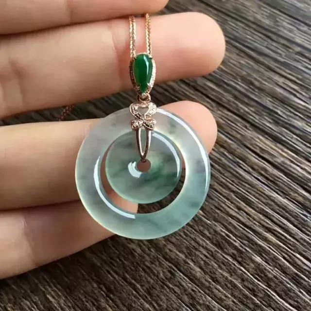 冰种翡翠小佛价格的简单介绍-第2张图片-翡翠网 冰种翡翠小佛价格的简单介绍-第2张图片-翡翠网