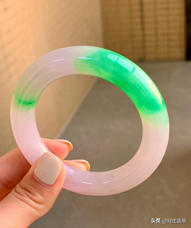 白底青翡翠玉镯价格白底青翡翠手镯-第6张图片-翡翠网