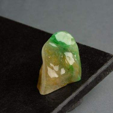 大马坎翡翠原石多少钱,翡翠原石毛料颜色对照表-第1张图片-翡翠网 大马坎翡翠原石多少钱,翡翠原石毛料颜色对照表-第1张图片-翡翠网