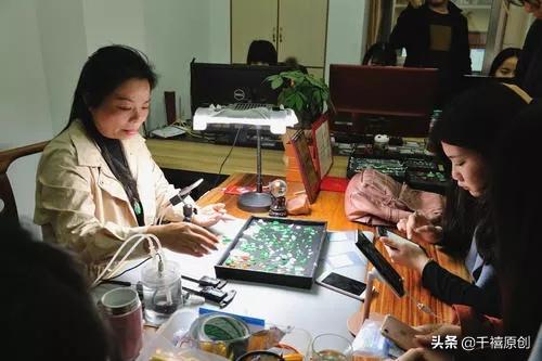 千禧翡翠手镯定制的直播间,冰种翡翠手镯-第13张图片-翡翠网 千禧翡翠手镯定制的直播间,冰种翡翠手镯-第13张图片-翡翠网