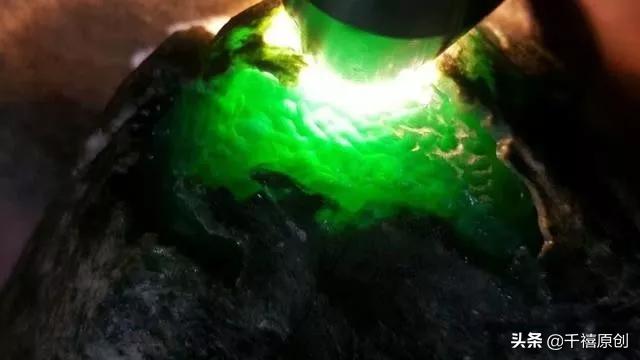 千禧翡翠手镯定制的直播间,冰种翡翠手镯-第24张图片-翡翠网 千禧翡翠手镯定制的直播间,冰种翡翠手镯-第24张图片-翡翠网