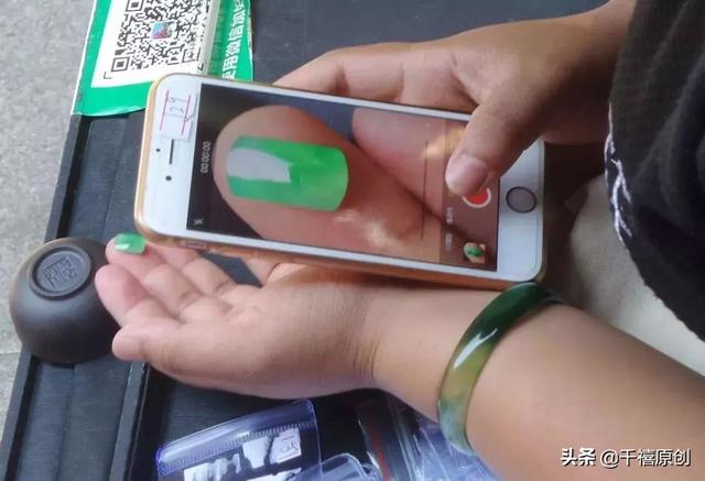 千禧翡翠手镯定制的直播间,冰种翡翠手镯-第36张图片-翡翠网 千禧翡翠手镯定制的直播间,冰种翡翠手镯-第36张图片-翡翠网