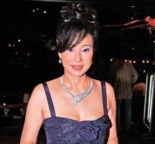 白金包翡翠手镯,翡翠手镯包金会掉价吗-第3张图片-翡翠网 白金包翡翠手镯,翡翠手镯包金会掉价吗-第3张图片-翡翠网