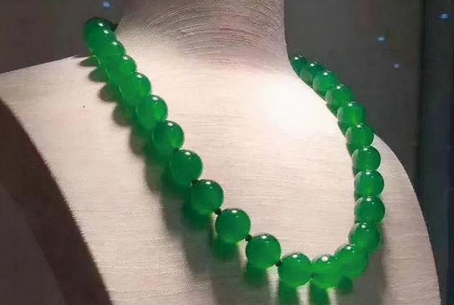 糯种翡翠吊坠价格什么是糯种翡翠-第6张图片-翡翠网 糯种翡翠吊坠价格什么是糯种翡翠-第6张图片-翡翠网