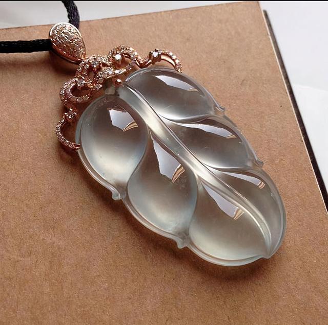 糯种翡翠吊坠价格什么是糯种翡翠-第12张图片-翡翠网 糯种翡翠吊坠价格什么是糯种翡翠-第12张图片-翡翠网