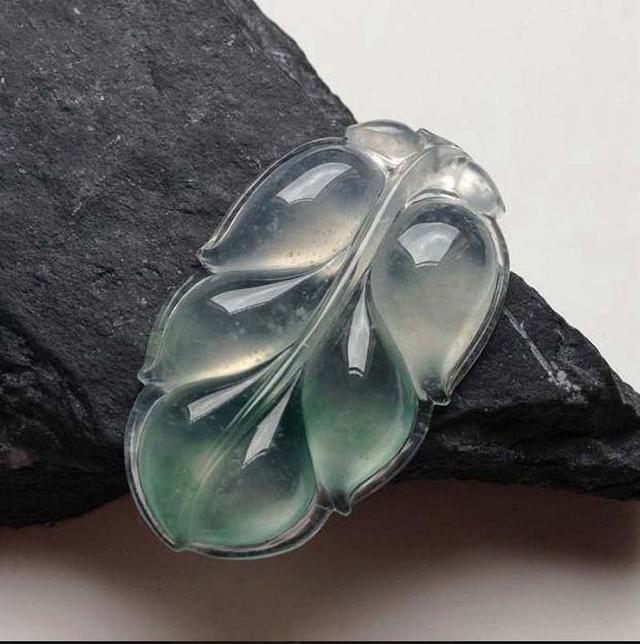 糯种翡翠吊坠价格什么是糯种翡翠-第13张图片-翡翠网 糯种翡翠吊坠价格什么是糯种翡翠-第13张图片-翡翠网