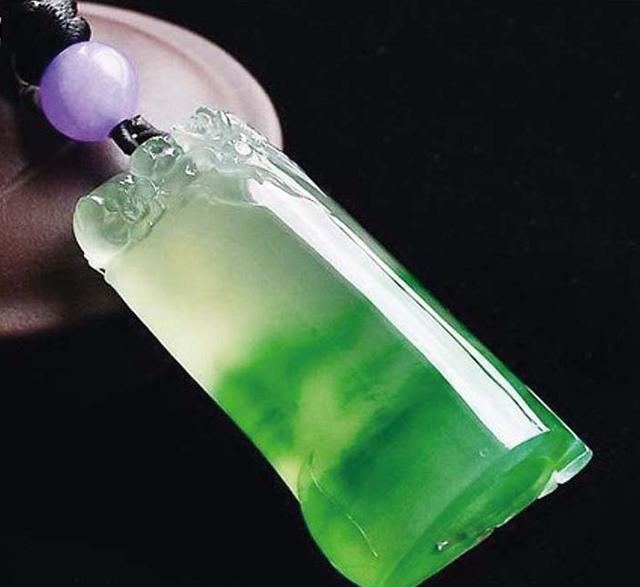 糯种翡翠吊坠价格什么是糯种翡翠-第16张图片-翡翠网 糯种翡翠吊坠价格什么是糯种翡翠-第16张图片-翡翠网