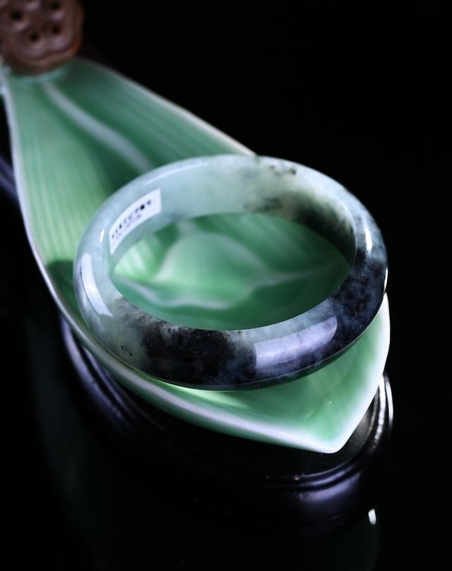 翡翠花件吊坠镶嵌图片大全,翡翠知识花件-第2张图片-翡翠网 翡翠花件吊坠镶嵌图片大全,翡翠知识花件-第2张图片-翡翠网