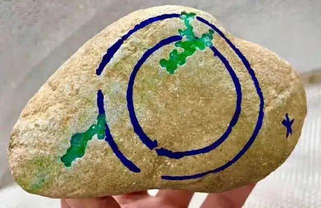 关于木那绿翡翠手镯的信息-第3张图片-翡翠网 关于木那绿翡翠手镯的信息-第3张图片-翡翠网