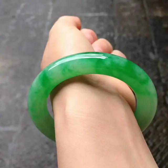 关于木那绿翡翠手镯的信息-第8张图片-翡翠网 关于木那绿翡翠手镯的信息-第8张图片-翡翠网