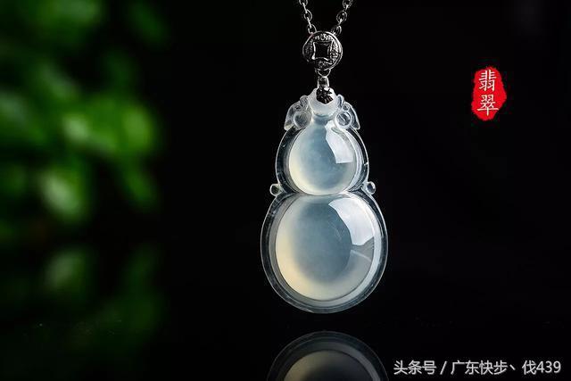 关于怎样看翡翠手镯翠性的信息-第1张图片-翡翠网 关于怎样看翡翠手镯翠性的信息-第1张图片-翡翠网