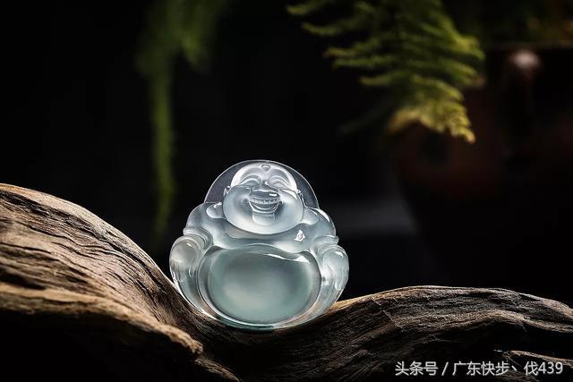 关于怎样看翡翠手镯翠性的信息-第2张图片-翡翠网 关于怎样看翡翠手镯翠性的信息-第2张图片-翡翠网