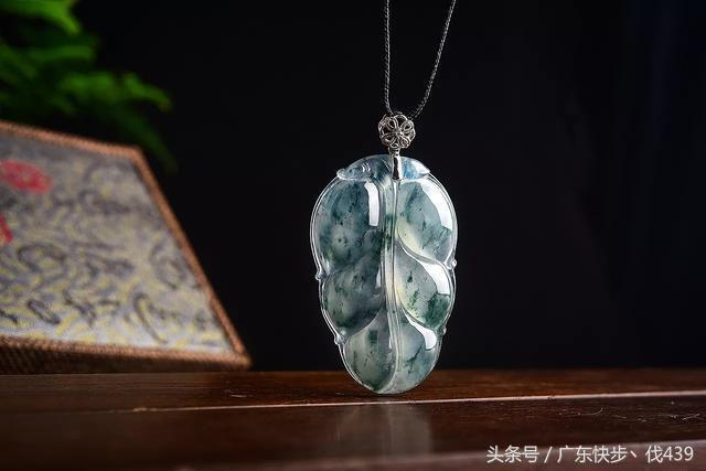 关于怎样看翡翠手镯翠性的信息-第5张图片-翡翠网 关于怎样看翡翠手镯翠性的信息-第5张图片-翡翠网