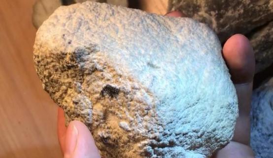 玻璃种翡翠毛料知识的简单介绍-第6张图片-翡翠网 玻璃种翡翠毛料知识的简单介绍-第6张图片-翡翠网