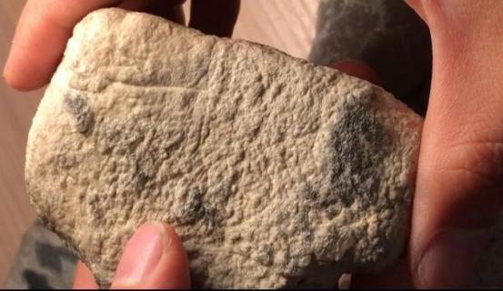 玻璃种翡翠毛料知识的简单介绍-第7张图片-翡翠网 玻璃种翡翠毛料知识的简单介绍-第7张图片-翡翠网