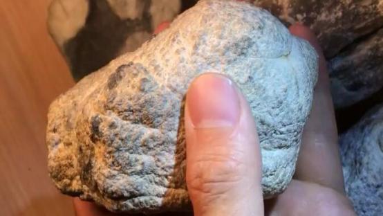 玻璃种翡翠毛料知识的简单介绍-第10张图片-翡翠网 玻璃种翡翠毛料知识的简单介绍-第10张图片-翡翠网