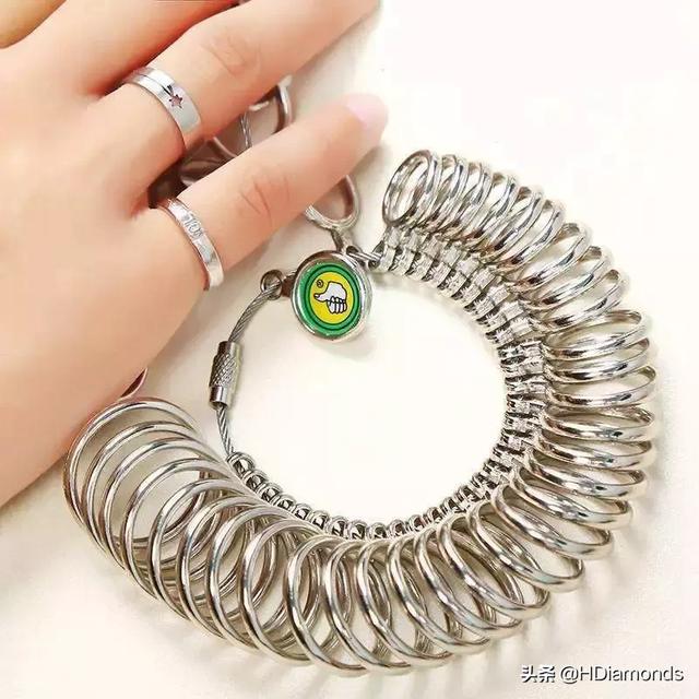 关于翡翠手镯测量方法的信息-第13张图片-翡翠网 关于翡翠手镯测量方法的信息-第13张图片-翡翠网