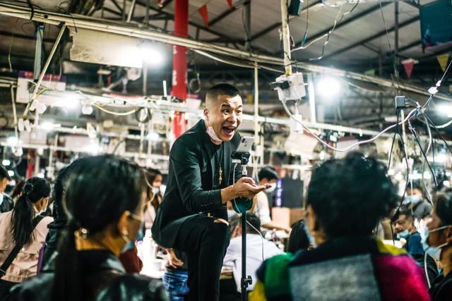 我的翡翠原石之旅十二章,超巨型翡翠原石小说-第5张图片-翡翠网 我的翡翠原石之旅十二章,超巨型翡翠原石小说-第5张图片-翡翠网