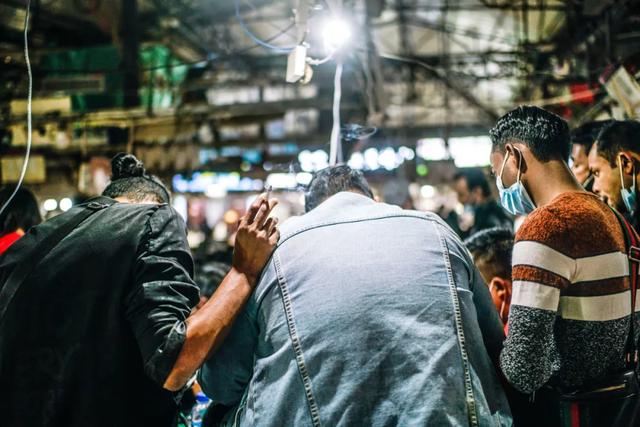 我的翡翠原石之旅十二章,超巨型翡翠原石小说-第8张图片-翡翠网 我的翡翠原石之旅十二章,超巨型翡翠原石小说-第8张图片-翡翠网