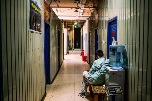 我的翡翠原石之旅十二章,超巨型翡翠原石小说-第15张图片-翡翠网 我的翡翠原石之旅十二章,超巨型翡翠原石小说-第15张图片-翡翠网