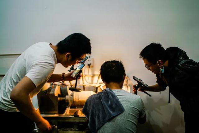 我的翡翠原石之旅十二章,超巨型翡翠原石小说-第24张图片-翡翠网 我的翡翠原石之旅十二章,超巨型翡翠原石小说-第24张图片-翡翠网