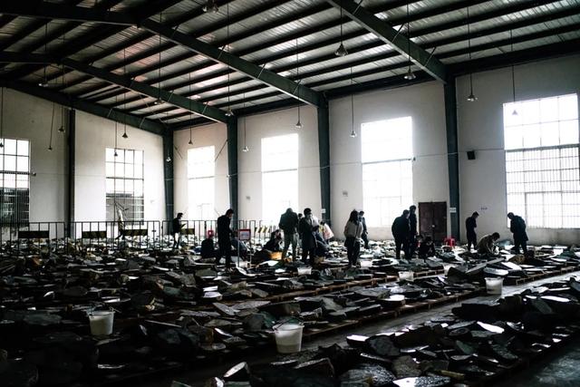 我的翡翠原石之旅十二章,超巨型翡翠原石小说-第27张图片-翡翠网 我的翡翠原石之旅十二章,超巨型翡翠原石小说-第27张图片-翡翠网