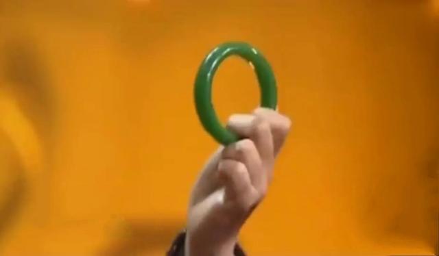 鉴宝翡翠手镯图片翡翠手镯款式-第2张图片-翡翠网 鉴宝翡翠手镯图片翡翠手镯款式-第2张图片-翡翠网