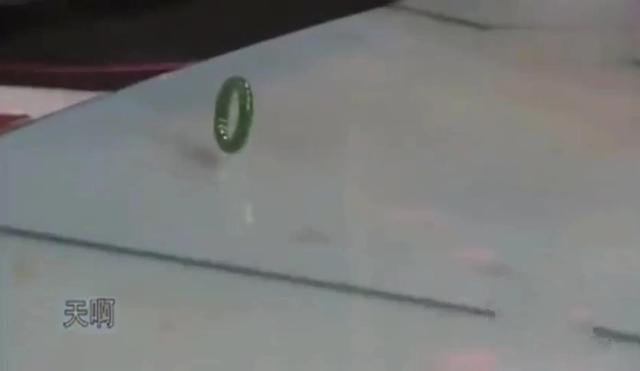 鉴宝翡翠手镯图片翡翠手镯款式-第8张图片-翡翠网 鉴宝翡翠手镯图片翡翠手镯款式-第8张图片-翡翠网