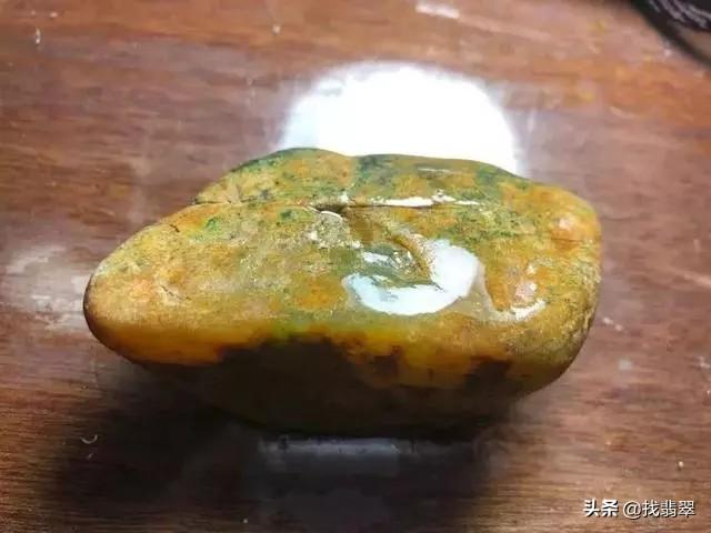 关于翡翠原石双龙戏珠的信息-第1张图片-翡翠网 关于翡翠原石双龙戏珠的信息-第1张图片-翡翠网