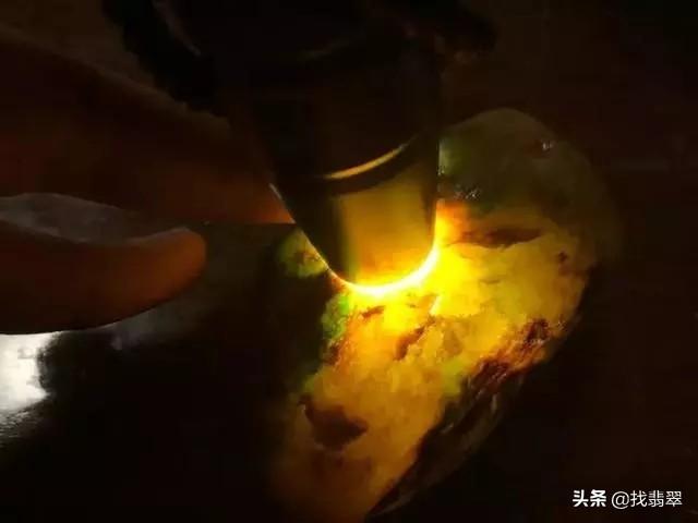 关于翡翠原石双龙戏珠的信息-第3张图片-翡翠网 关于翡翠原石双龙戏珠的信息-第3张图片-翡翠网