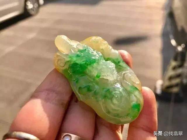 关于翡翠原石双龙戏珠的信息-第9张图片-翡翠网 关于翡翠原石双龙戏珠的信息-第9张图片-翡翠网