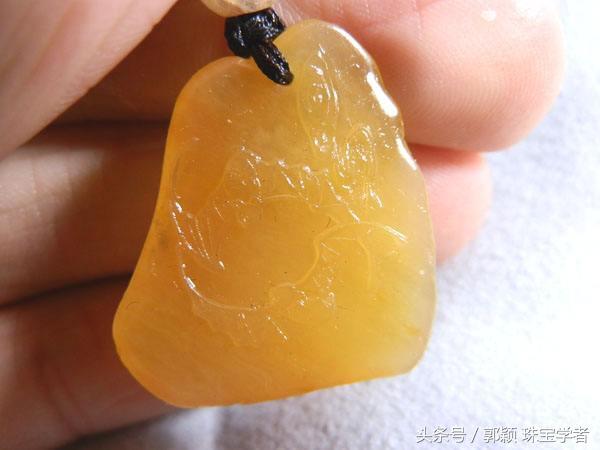 翡翠原石怎么开皮,翡翠原石蛤蟆皮-第11张图片-翡翠网 翡翠原石怎么开皮,翡翠原石蛤蟆皮-第11张图片-翡翠网