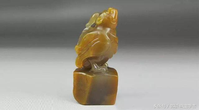 翡翠原石怎么开皮,翡翠原石蛤蟆皮-第12张图片-翡翠网 翡翠原石怎么开皮,翡翠原石蛤蟆皮-第12张图片-翡翠网