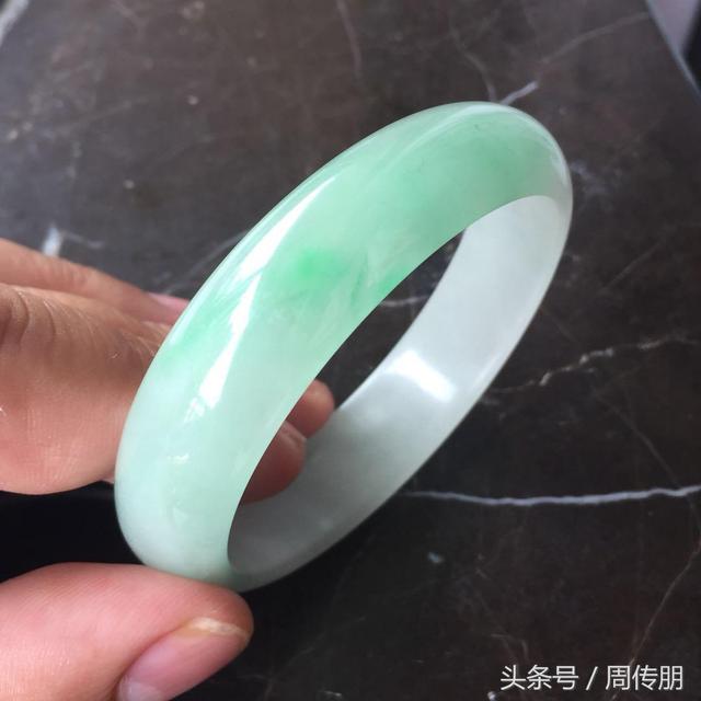 如何分辨翡翠原石是不是b货的简单介绍-第3张图片-翡翠网 如何分辨翡翠原石是不是b货的简单介绍-第3张图片-翡翠网