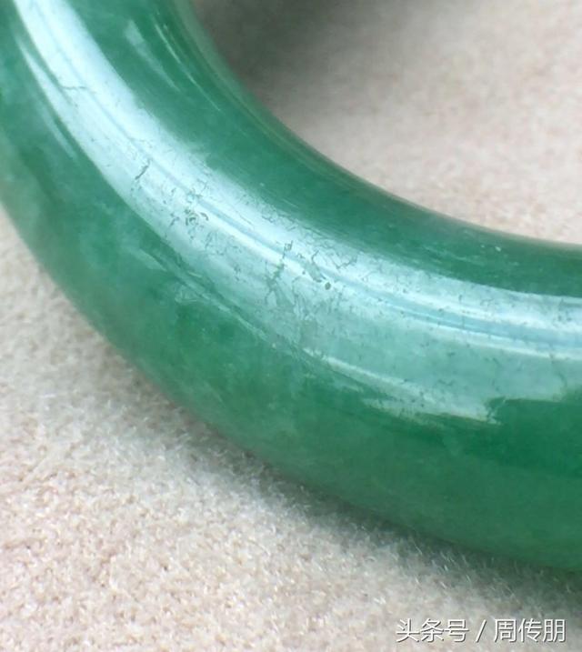 如何分辨翡翠原石是不是b货的简单介绍-第7张图片-翡翠网 如何分辨翡翠原石是不是b货的简单介绍-第7张图片-翡翠网