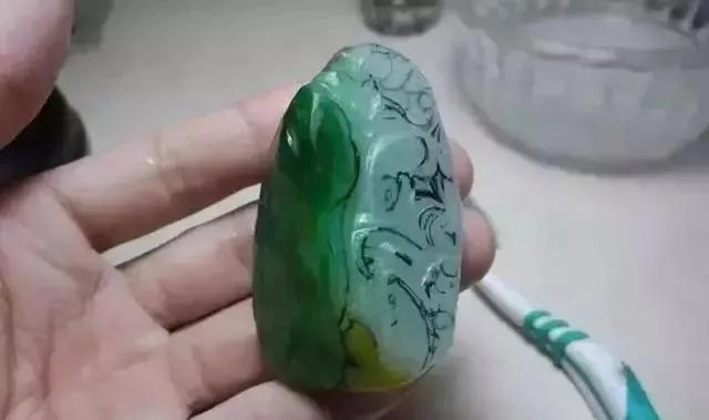 大马坎紫翡翠价格的简单介绍-第4张图片-翡翠网 大马坎紫翡翠价格的简单介绍-第4张图片-翡翠网