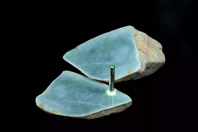 翡翠原石达木坎特点,32种翡翠颜色等级排名-第3张图片-翡翠网 翡翠原石达木坎特点,32种翡翠颜色等级排名-第3张图片-翡翠网