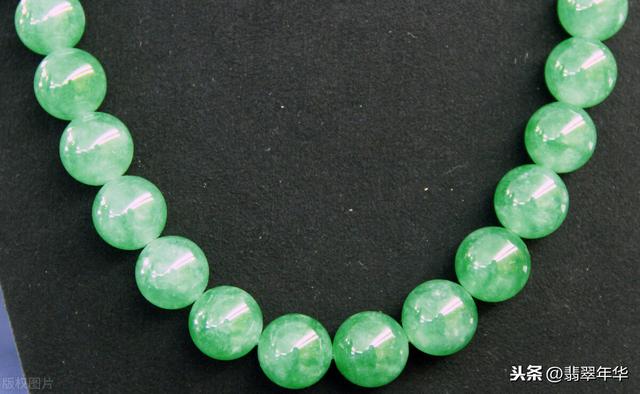 翡翠怕洗洁精吗,翡翠手镯泡水变绿怎么回事-第3张图片-翡翠网 翡翠怕洗洁精吗,翡翠手镯泡水变绿怎么回事-第3张图片-翡翠网