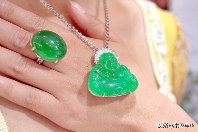 翡翠怕洗洁精吗,翡翠手镯泡水变绿怎么回事-第4张图片-翡翠网 翡翠怕洗洁精吗,翡翠手镯泡水变绿怎么回事-第4张图片-翡翠网
