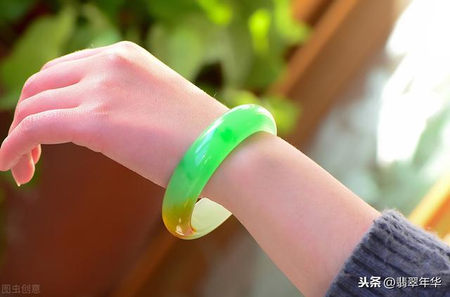 翡翠怕洗洁精吗,翡翠手镯泡水变绿怎么回事-第5张图片-翡翠网 翡翠怕洗洁精吗,翡翠手镯泡水变绿怎么回事-第5张图片-翡翠网