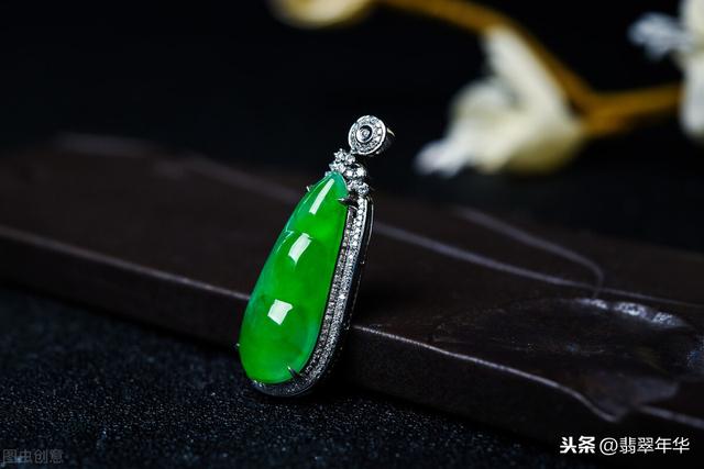 翡翠怕洗洁精吗,翡翠手镯泡水变绿怎么回事-第6张图片-翡翠网 翡翠怕洗洁精吗,翡翠手镯泡水变绿怎么回事-第6张图片-翡翠网